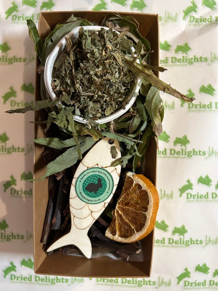 Image of Fish and chips, onion ring and mushy peas (FAKEAWAY RANGE)