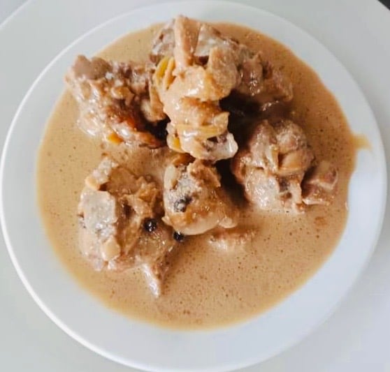 Image of Ginataang Manok includes rice and drink with free delivery.