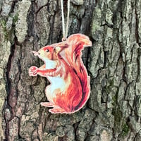 Image 3 of Décoration à suspendre en bois : écureuil