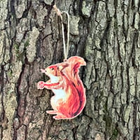 Image 4 of Décoration à suspendre en bois : écureuil