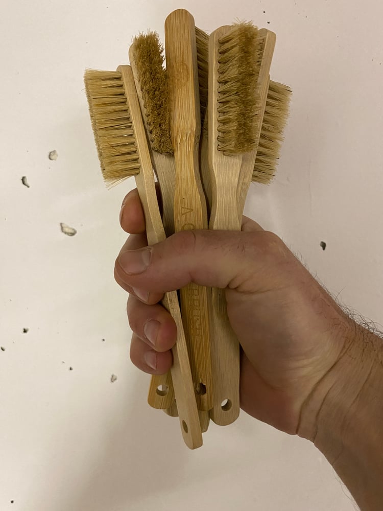 Image of A Casual Brush - B Stock