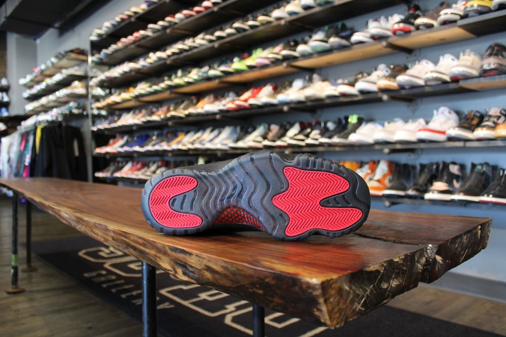 AIR JORDAN XI RETRO LOW I.E. "REFEREE" *USED*