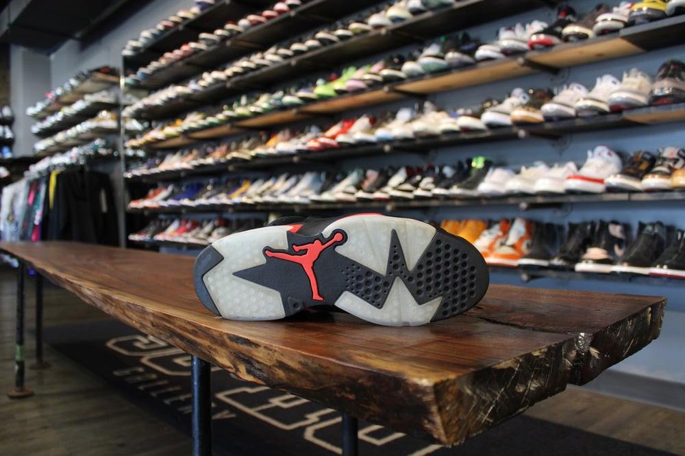 AIR JORDAN VI RETRO "INFRARED" (2019) *USED*