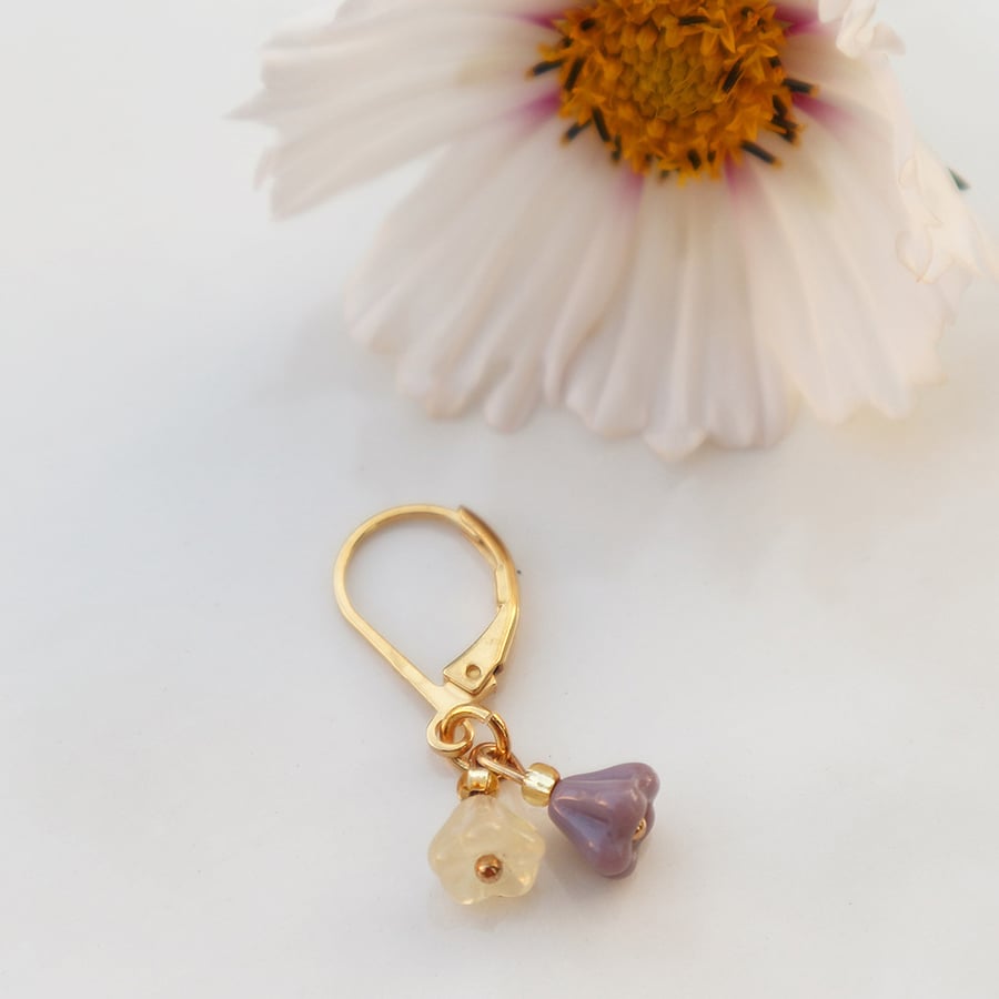 Image of Boucles dormeuses vanille-violette