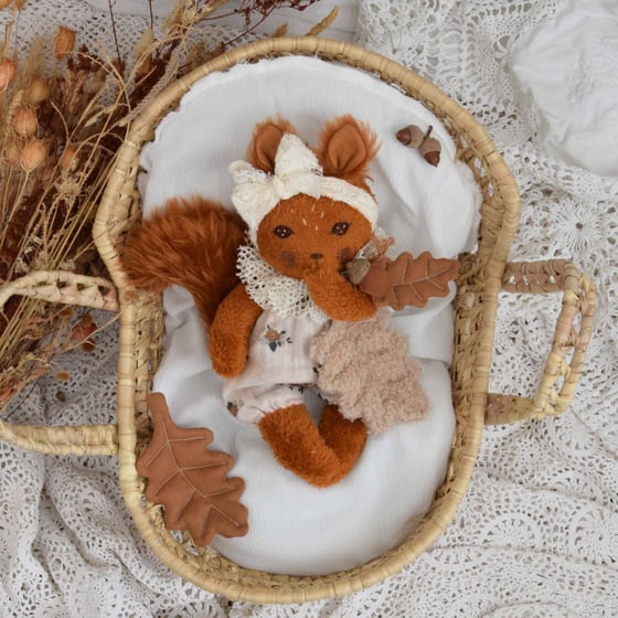 Image of Mini Baby écureuil barboteuse fleur d'automne marron et son doudou feuille de chêne