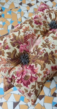 Image 1 of Coussin bohème fleurs 