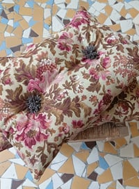 Image 2 of Coussin bohème fleurs 