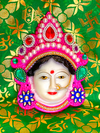 Image 1 of Cara decorada de la Diosa Lakshmi para colgar 15x12cm