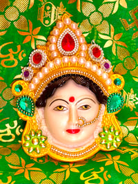 Image 2 of Cara decorada de la Diosa Lakshmi para colgar 15x12cm