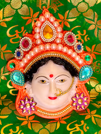 Image 5 of Cara decorada de la Diosa Lakshmi para colgar 15x12cm