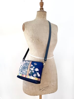 Image of Chrysanthemum astrantia, shoulder bag with crossbody leather strap