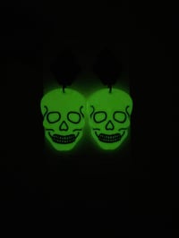 Image 3 of Skull (Glow in the dark)