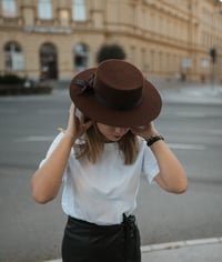 Image 1 of Alice Bolero Hat / Brown color