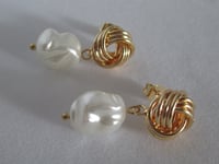 Image 3 of Kate Middleton Princess of Wales Duchess of Cambridge Inspired Knot Detail Faux Pearl Earrings