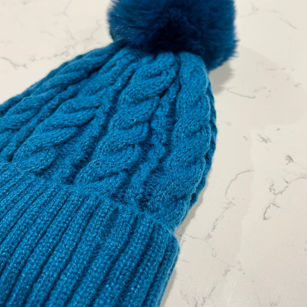 TEAL Cable Knit Bobble Hat (Sherpa Lined)