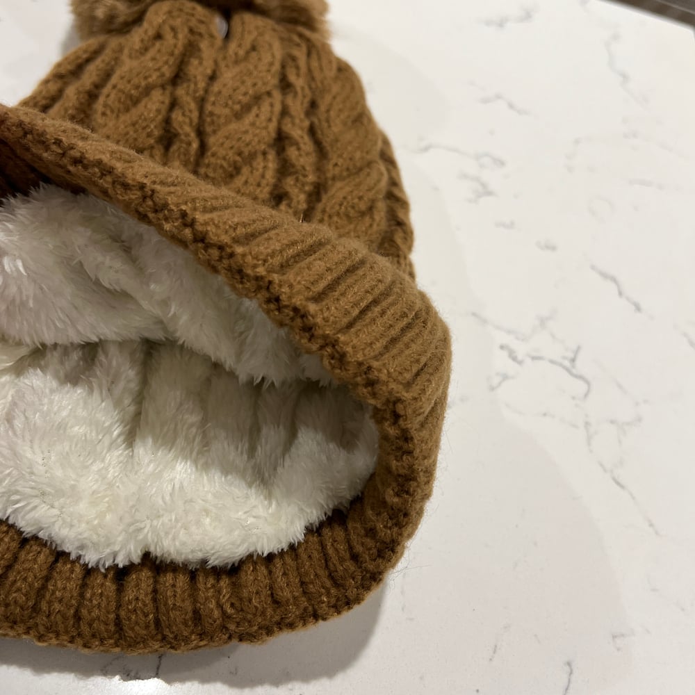 CARAMEL Cable Knit Bobble Hat (Sherpa Lined)