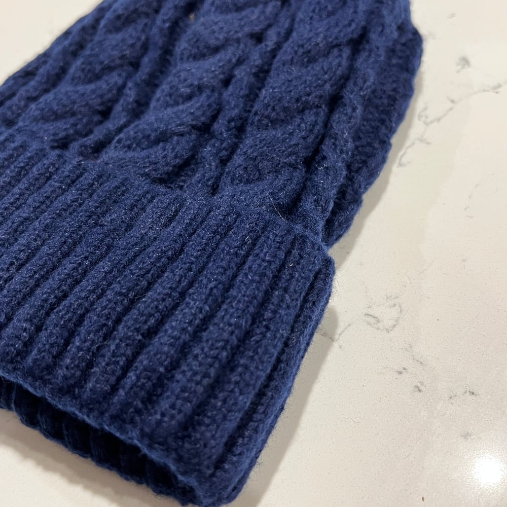 NAVY Cable Knit Bobble Hat (Sherpa Lined)