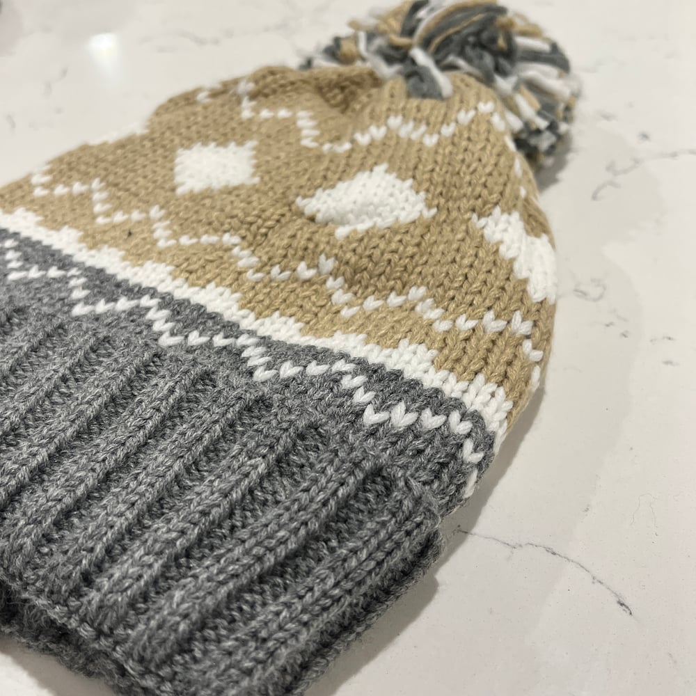 SAND & STONE Bobble Hat (Sherpa Lined)