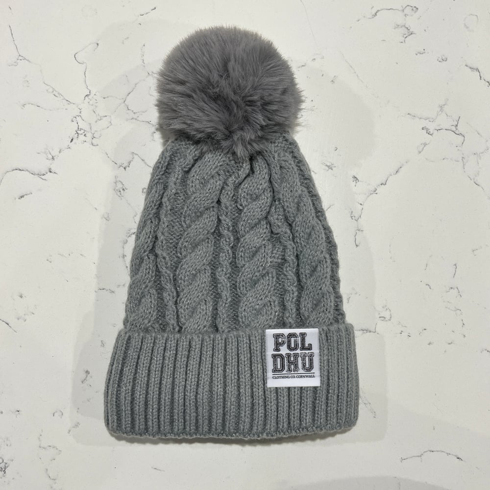 GREY Cable Knit Bobble Hat (Sherpa Lined)