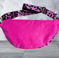 Image 2 of Large leopard print bumbag with pink zip