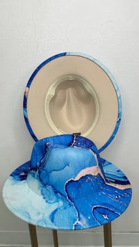 BLUE MARBLE FEDORA 60CM XL 
