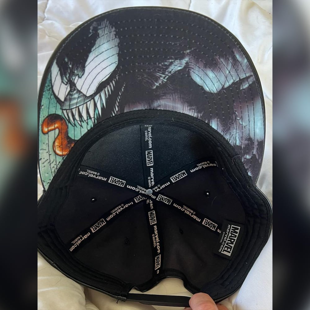 Marvel Venom Snapback Black Vinyl Hat + Free Signed 8x10