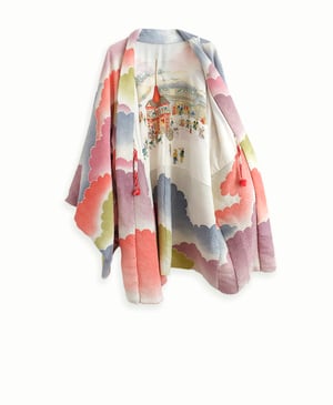 Image of Kort kimono -  m. pastel skyer i prikmønster 