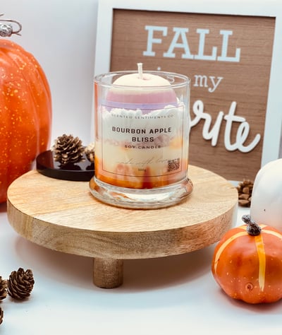 Image of Experience Bourbon Apple Bliss - Warm and Spiced Hand-poured Soy Wax Candle with a Hint of Bourbon
