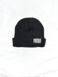 Image of head on straight beanie in gray 