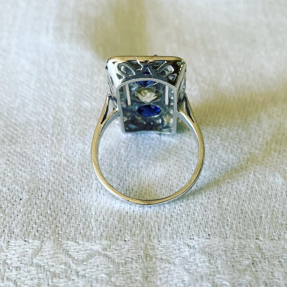 Image of SAPPHIRE AND DIAMOND RING