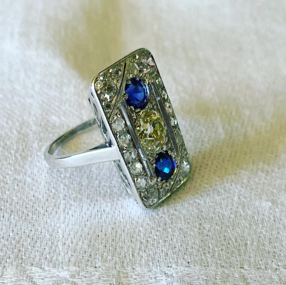 Image of SAPPHIRE AND DIAMOND RING