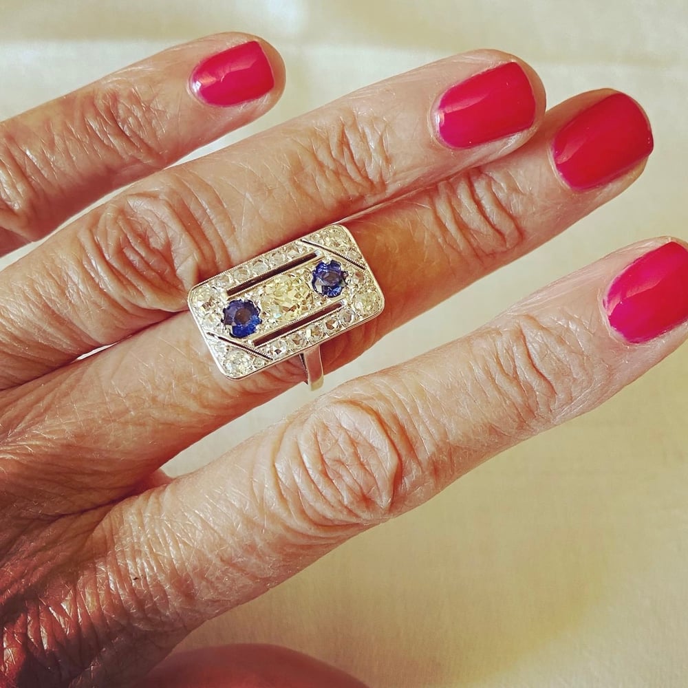 Image of SAPPHIRE AND DIAMOND RING