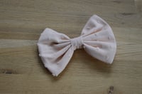 Image 4 of Barrette noeud classique peche / abrictos / beige