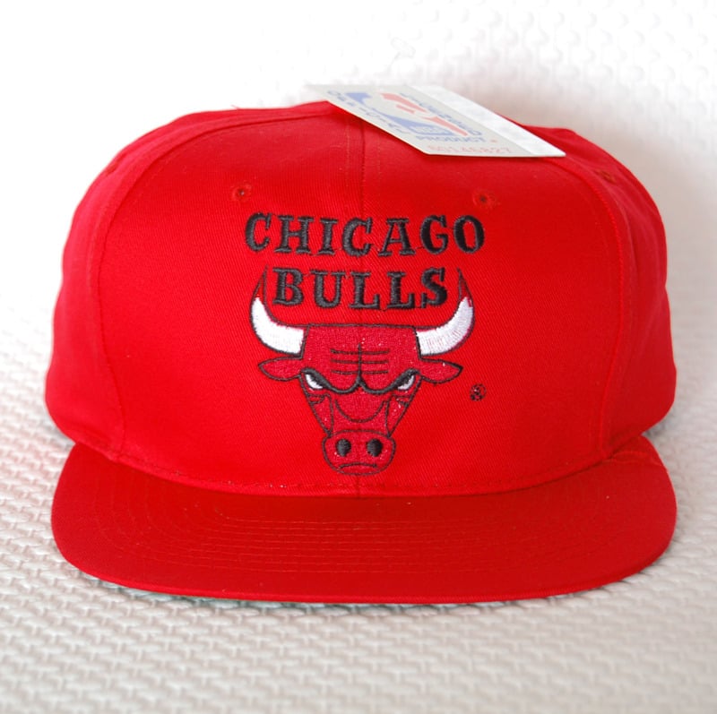 bulls snapback red