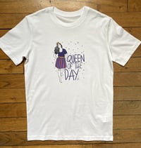 Image 5 of T-SHIRT mixte QUEEN OF THE DAY - THE SIMONES X MATHOU
