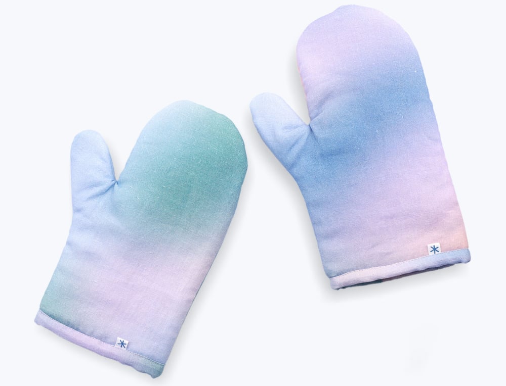 Image of GRADIENT COOKING GLOVE / ✱