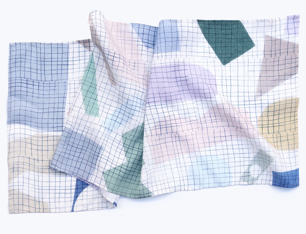 Image of SOFT CUT OUTS GRID RUNNER / ✱