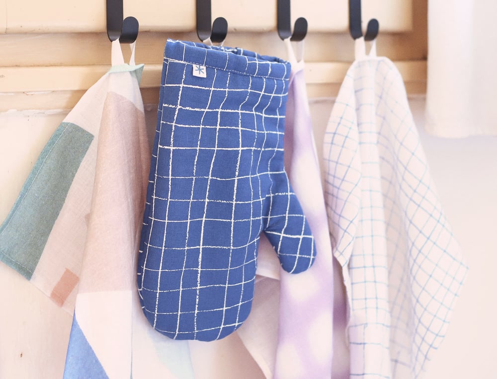 Image of BLUE COOKING GLOVE