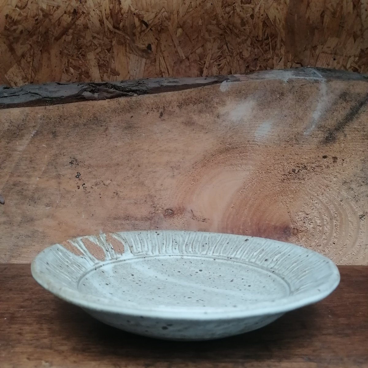 Image of Textured rim bowl with paw prints 