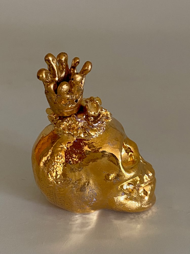 Image of Golden skull with crown