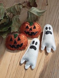 Image 7 of Spooky Ghost Brooch