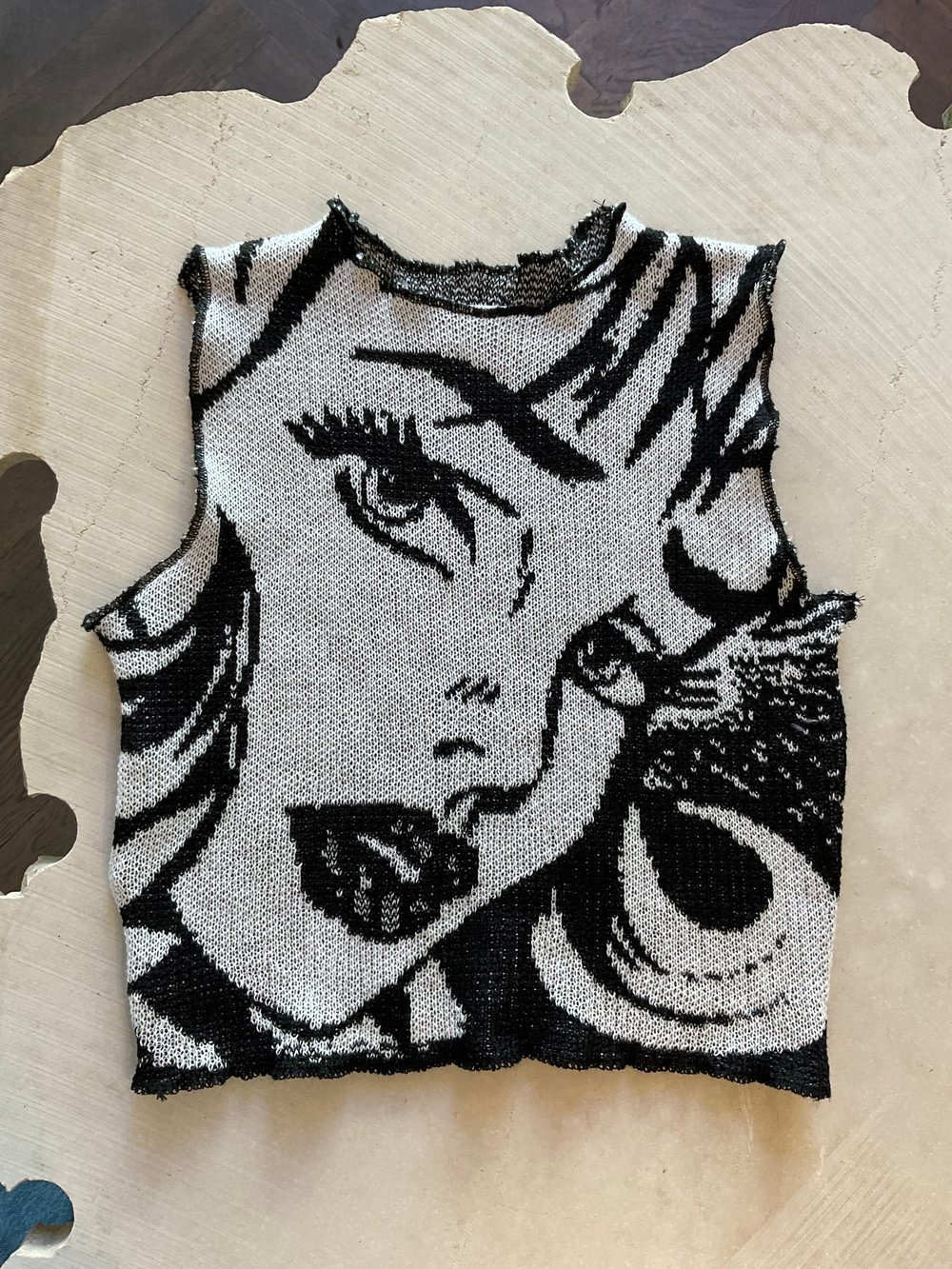 Merino wool knitted top Pop-Art black and white 