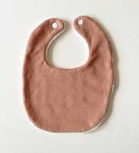 Image 2 of Bavoir Cinnamon