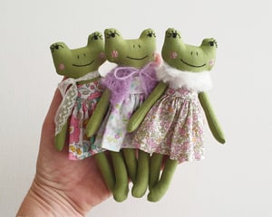 Image of Mini Frog Doll PDF Pattern and Tutorial 