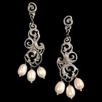 Image 5 of NUAGES BAROQUE Big Earring - 3 Pearls - Various Colours