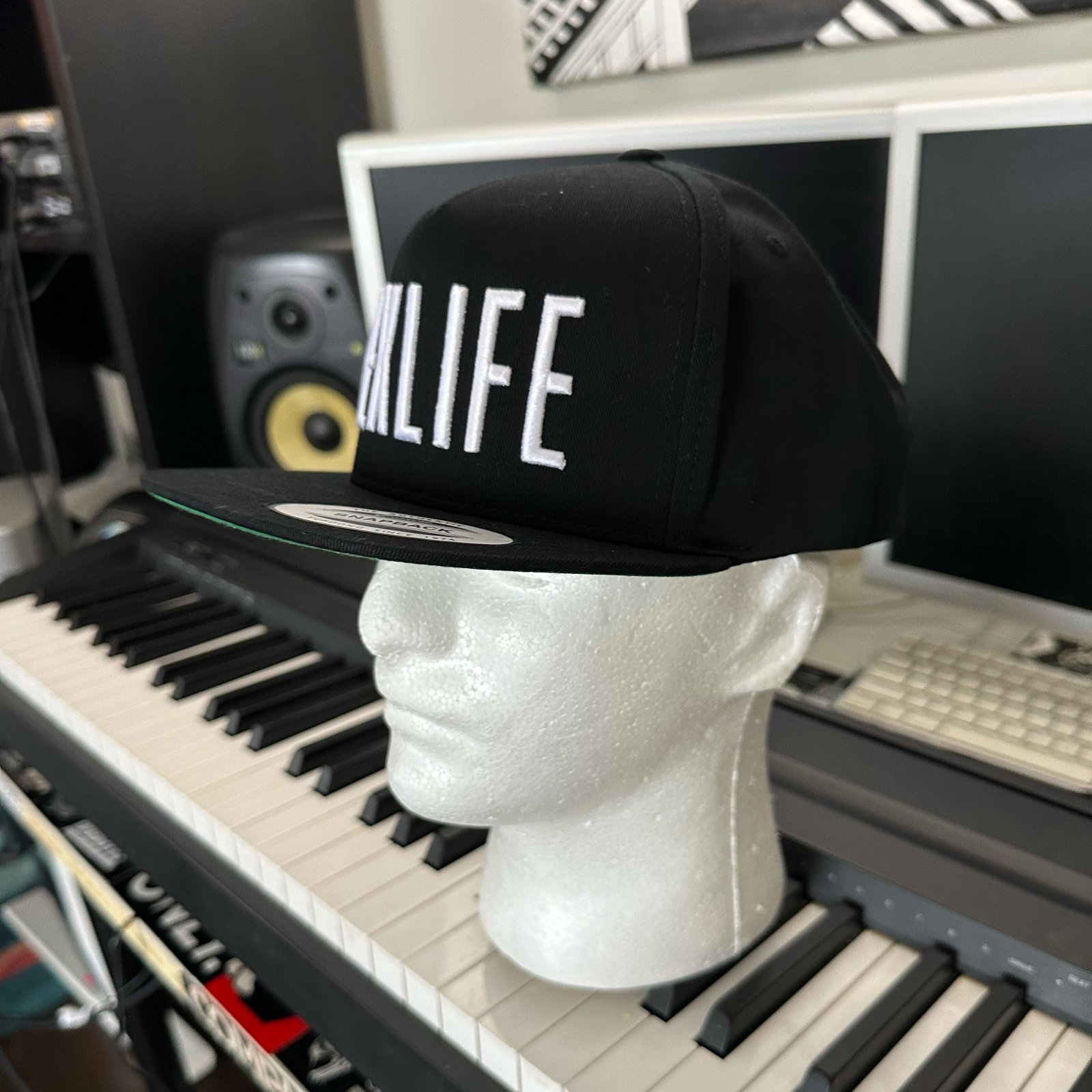 [FALLETT] TYPO GRAPHIC BALL CAP /追跡付 タイポグラフィックボールキャップ ネイビー - FALLETT | 60