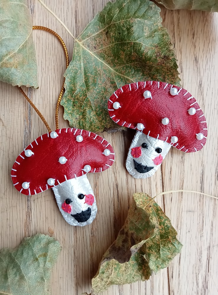 Image of Happy Toadstool Decoration/Brooch