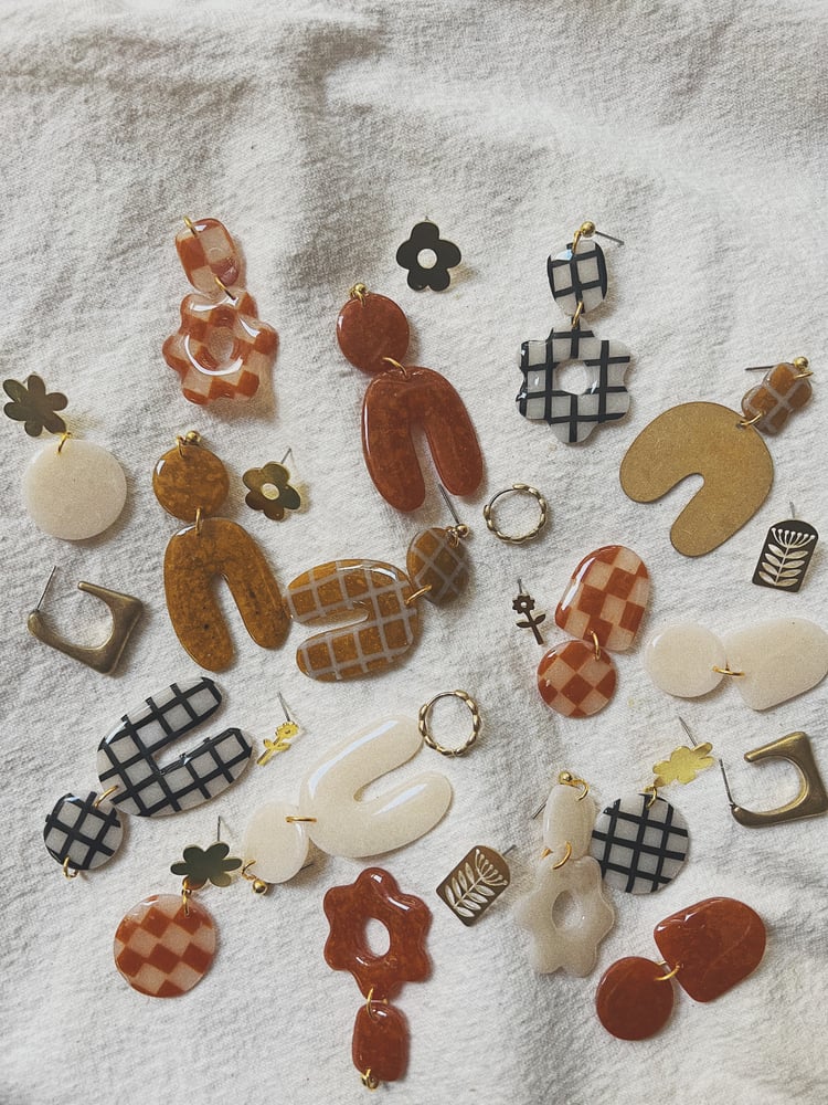 Image of ON SALE 25% OFF organic daisy flower earring