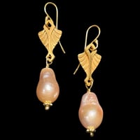Image 4 of LA SIRÈNE Petite Earring Hook - Big White Pearls