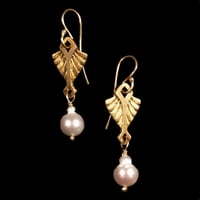 Image 3 of LA SIRÈNE Petite Earring Hook - Pink Drop Pearls